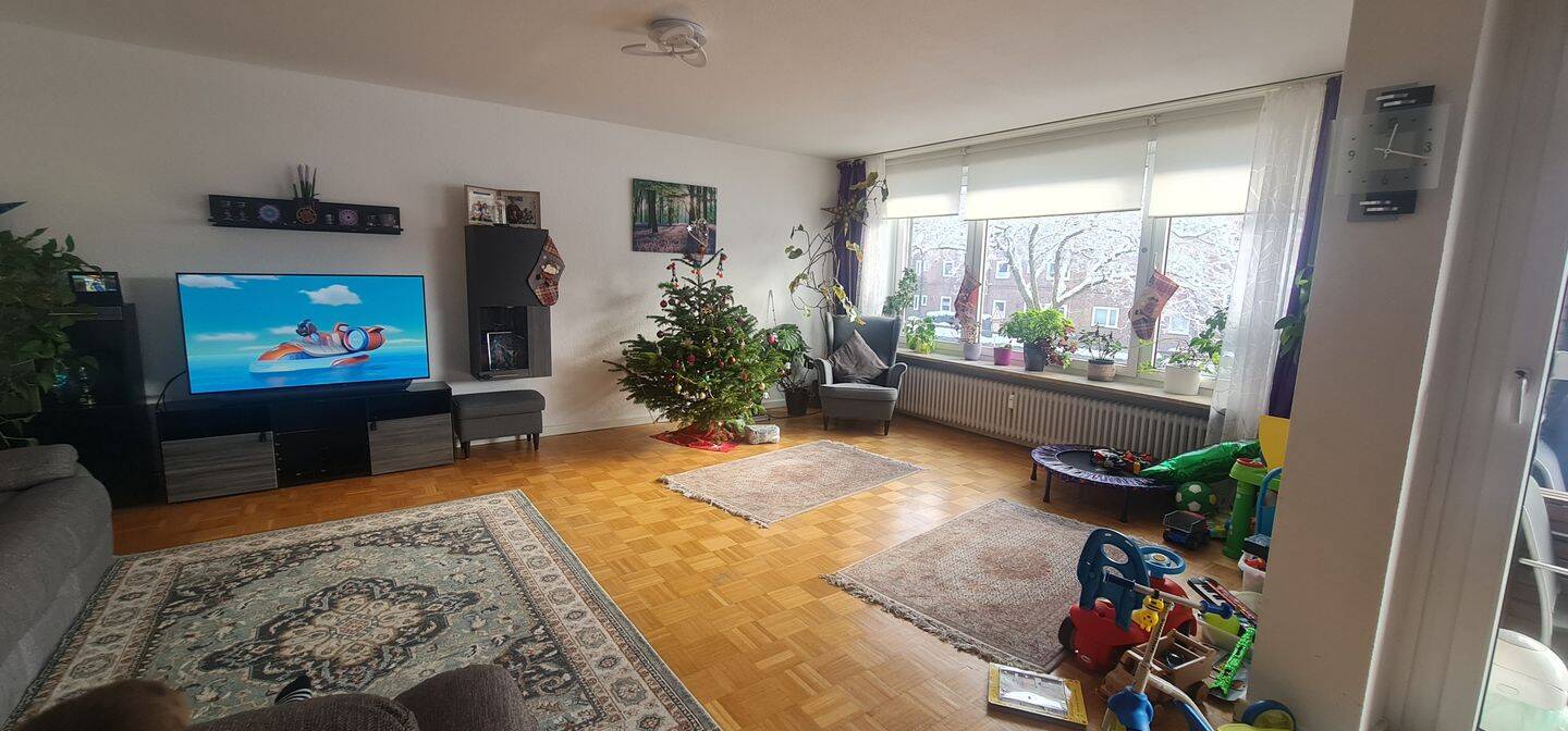 Attraktive 5-Zimmer-Wohnung in zentraler Lage von Kiel mit Balkon & Tiefgarage