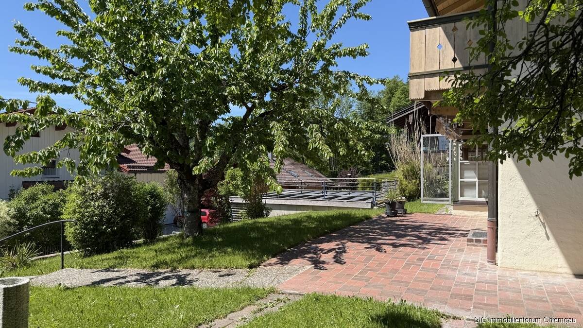 Familiengerechtes Einfamilienhaus mit Garten, Doppelgarage und Doppelcarport in sonniger Lage – Siegsdorf – Vorschaubild 6