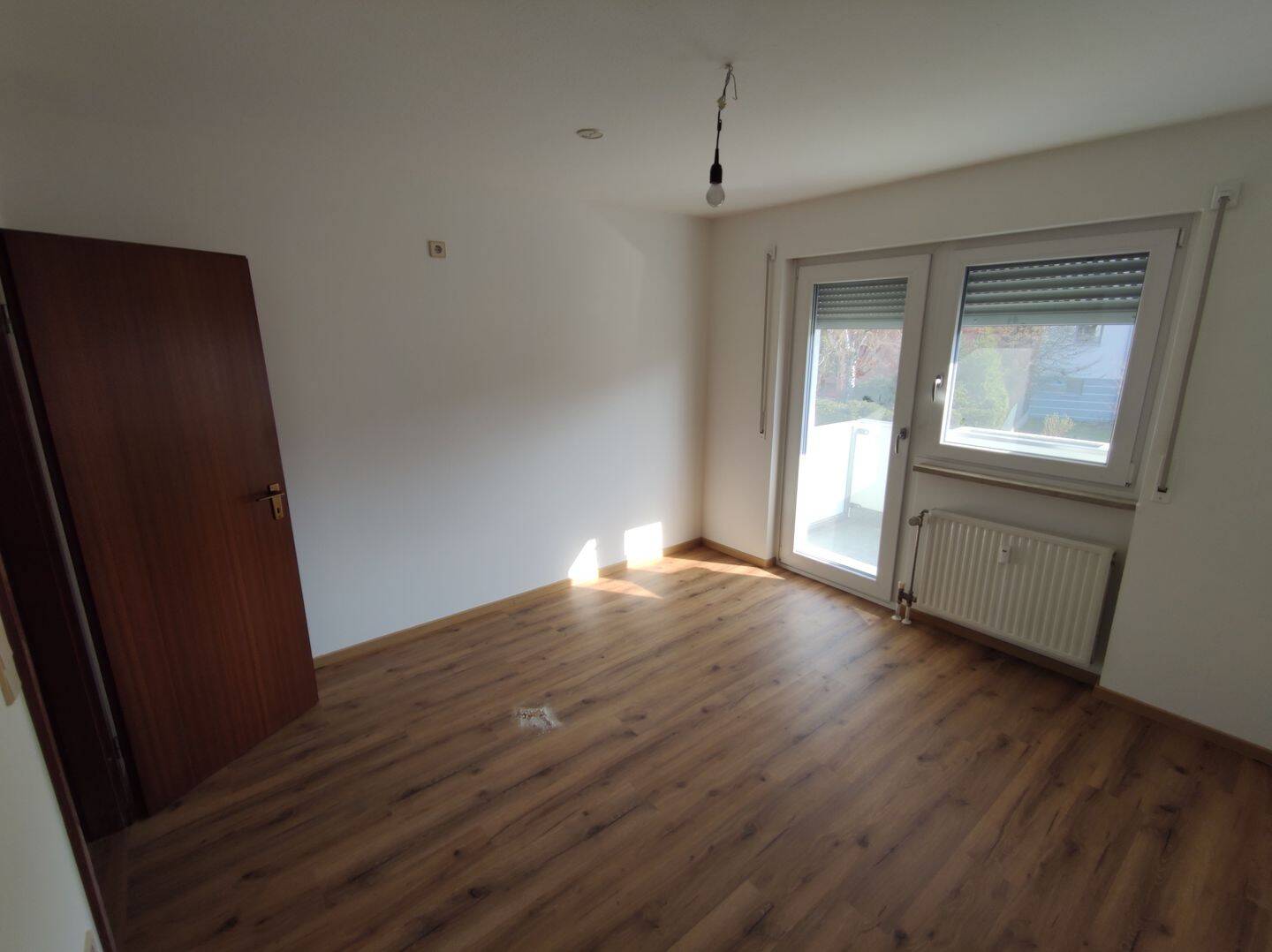 Lichtdurchflutete 2 Zimmer Wohnung in Zabo - Balkone, EBK, Gäste-WC, renov. – Nürnberg – Vorschaubild 3