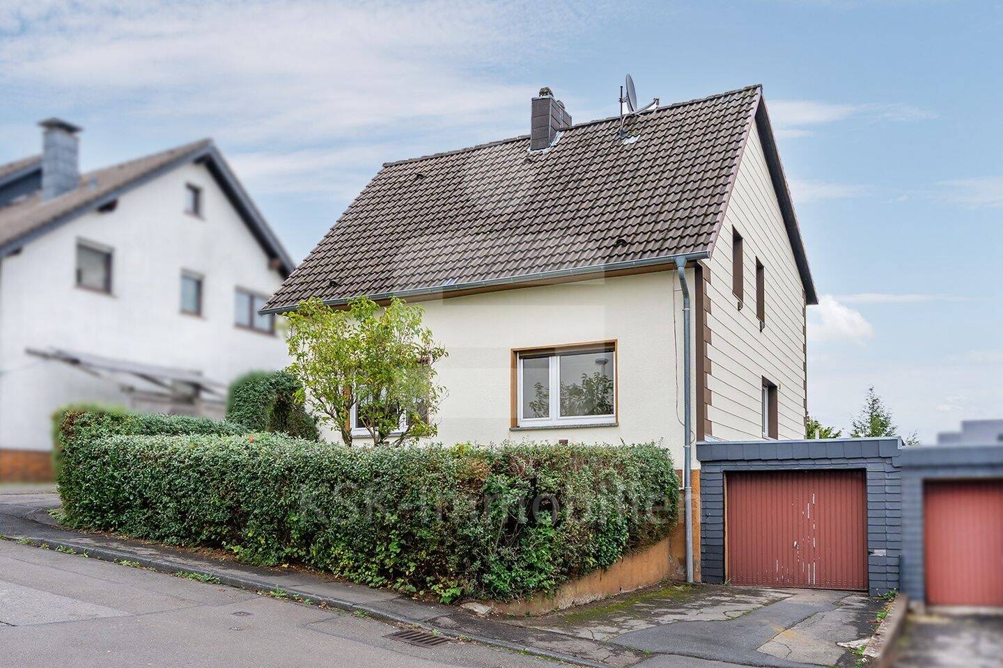Einfamilienhaus in attraktiver Lage von Lindlar sucht neue Bewohner! – Lindlar – Vorschaubild 2