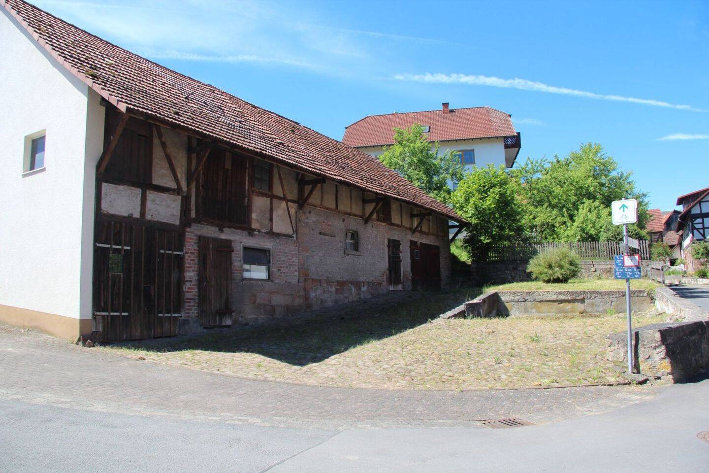 Eindrucksvolles Wohnhaus aus dem Jahr 1904 mit ehemaligem Spar-Laden, Scheune und Garage – Burghaun – Vorschaubild 8