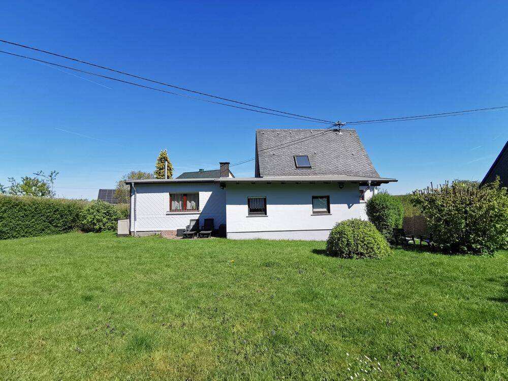 Gepflegtes Einfamilienhaus mit möglicher Einliegerwohnung in 57629 Lochum! – Lochum – Vorschaubild 3