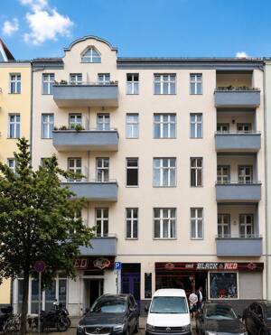 Umfassend sanierte 2-Zimmer-Altbauwohnung mit Balkon in ruhiger Lage – bezugsfrei – 13347 Berlin – Vorschaubild 1