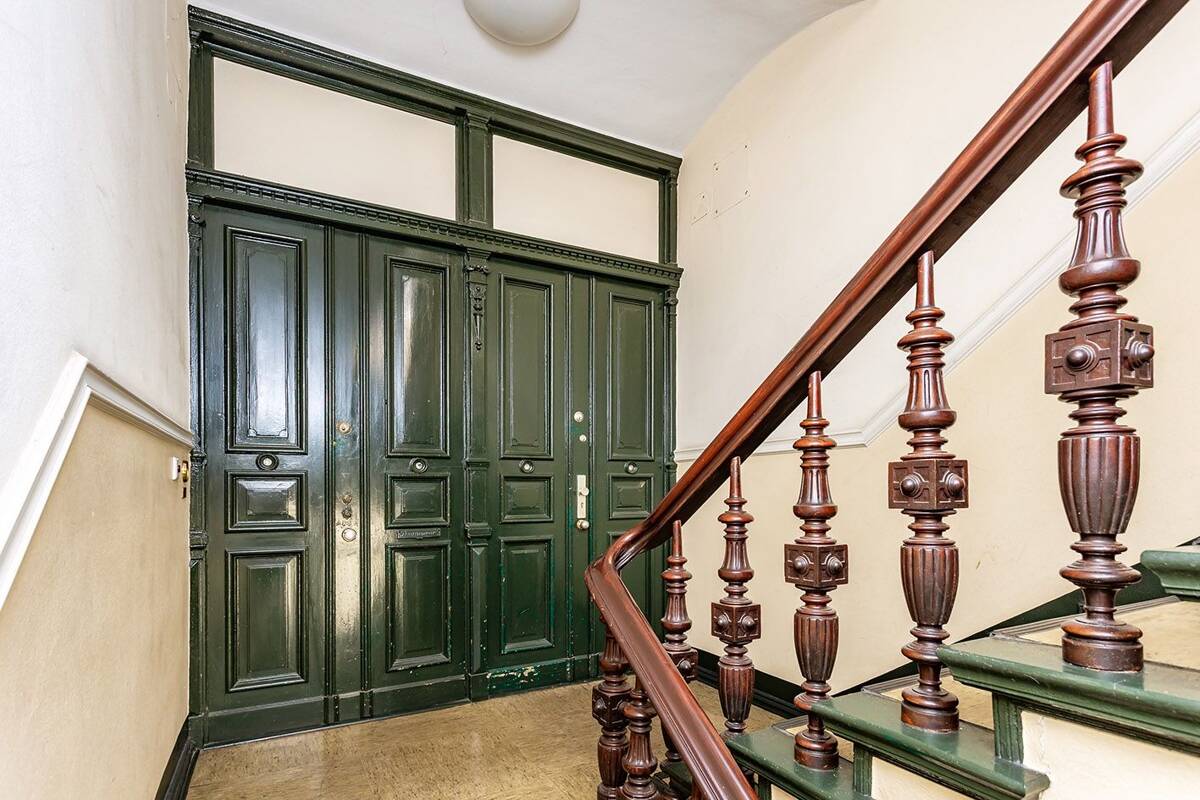 Kapitalanlage im Bergmannkiez: Vermietete Altbauwohnung am ruhigen Chamissoplatz – 10965 Berlin – Bild 1 von 7
