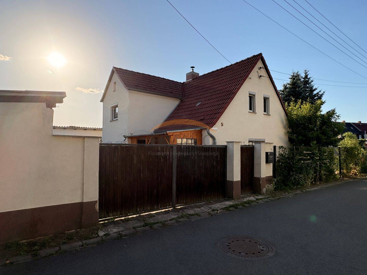 Familienfreundliches Einfamilienhaus mit großem Grundstück, Kamin, Nebengebäuden und viel Potenzial