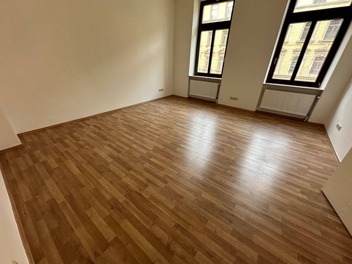 2,5 Zi.- Whg. im 1. OG - perfekt für 2er-WG's - offene Tageslichtküche ! – Chemnitz – Vorschaubild 4