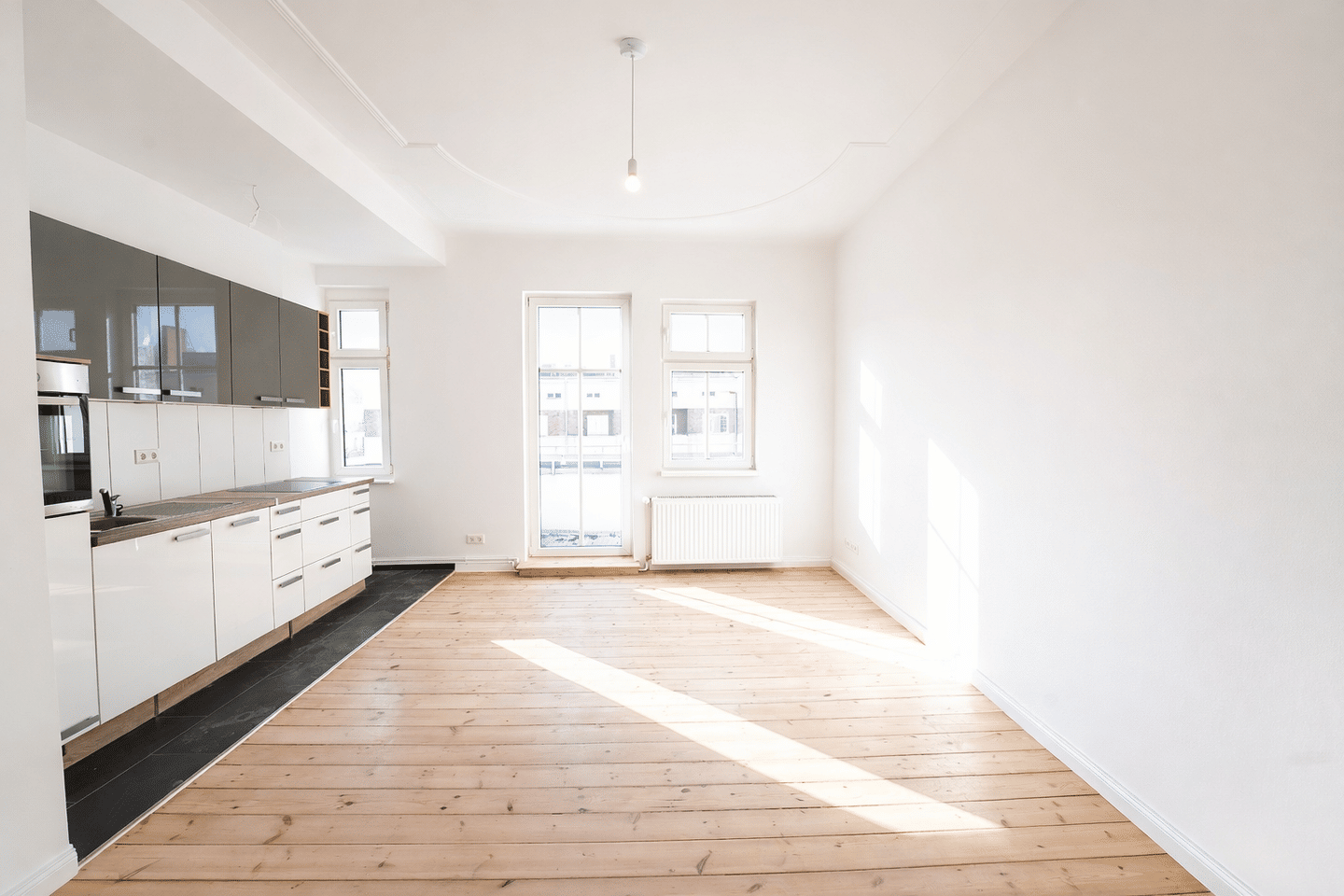 Renovierte 2-Zimmer-Altbauwohnung mit Westbalkon - sofort bezugsfrei (WE39) – Berlin – Bild 1 von 9