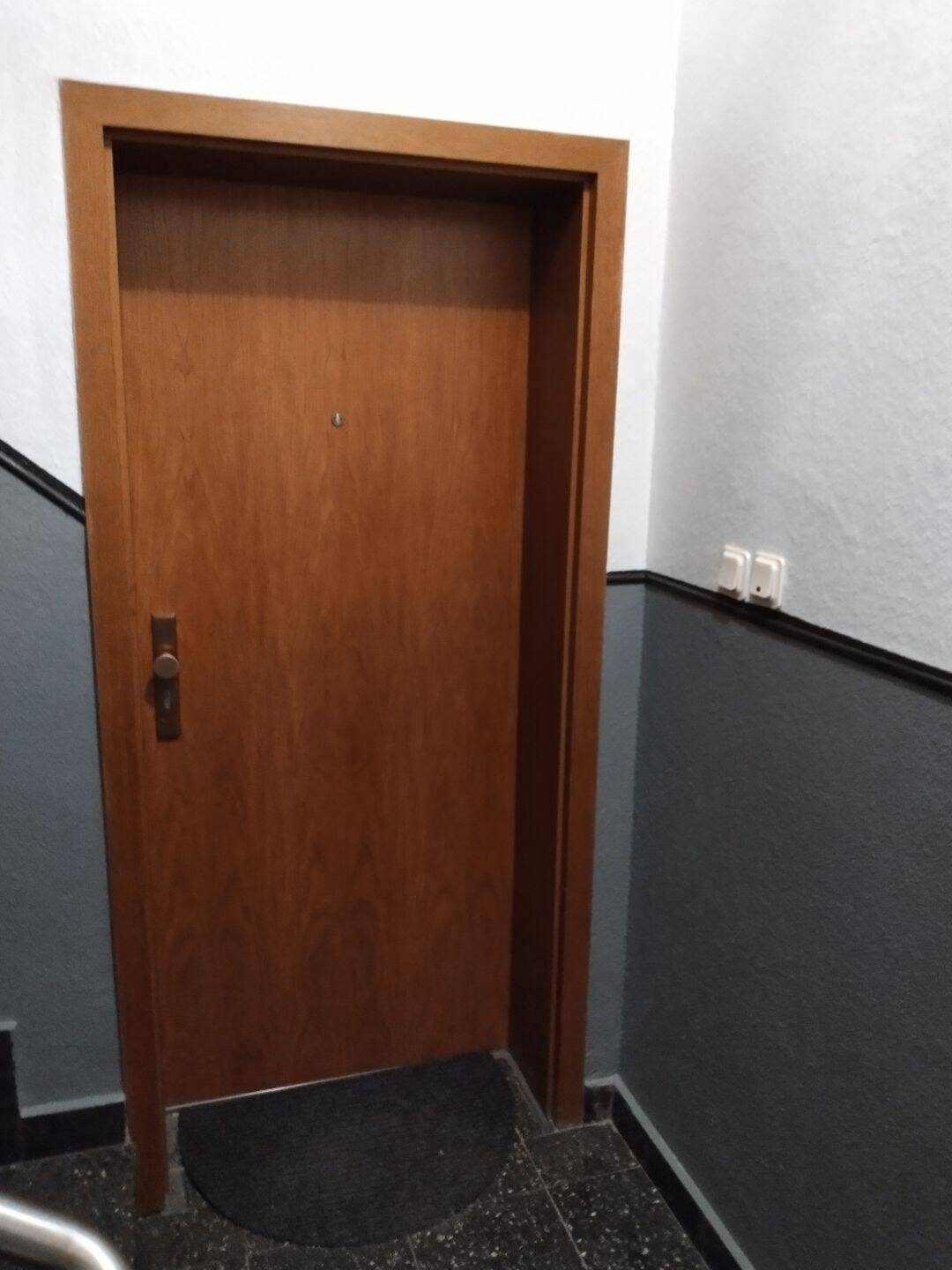 schöne 3 Zimmerwohnung mit großer Wohnküche und Außenjalousienenin Duisburg Duissern