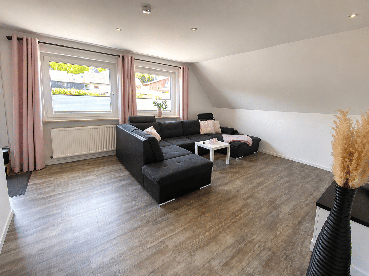 Zweifamilienhaus mit großem Grundstück in ruhiger Lage von Hahausen – Hahausen – Bild 1 von 9