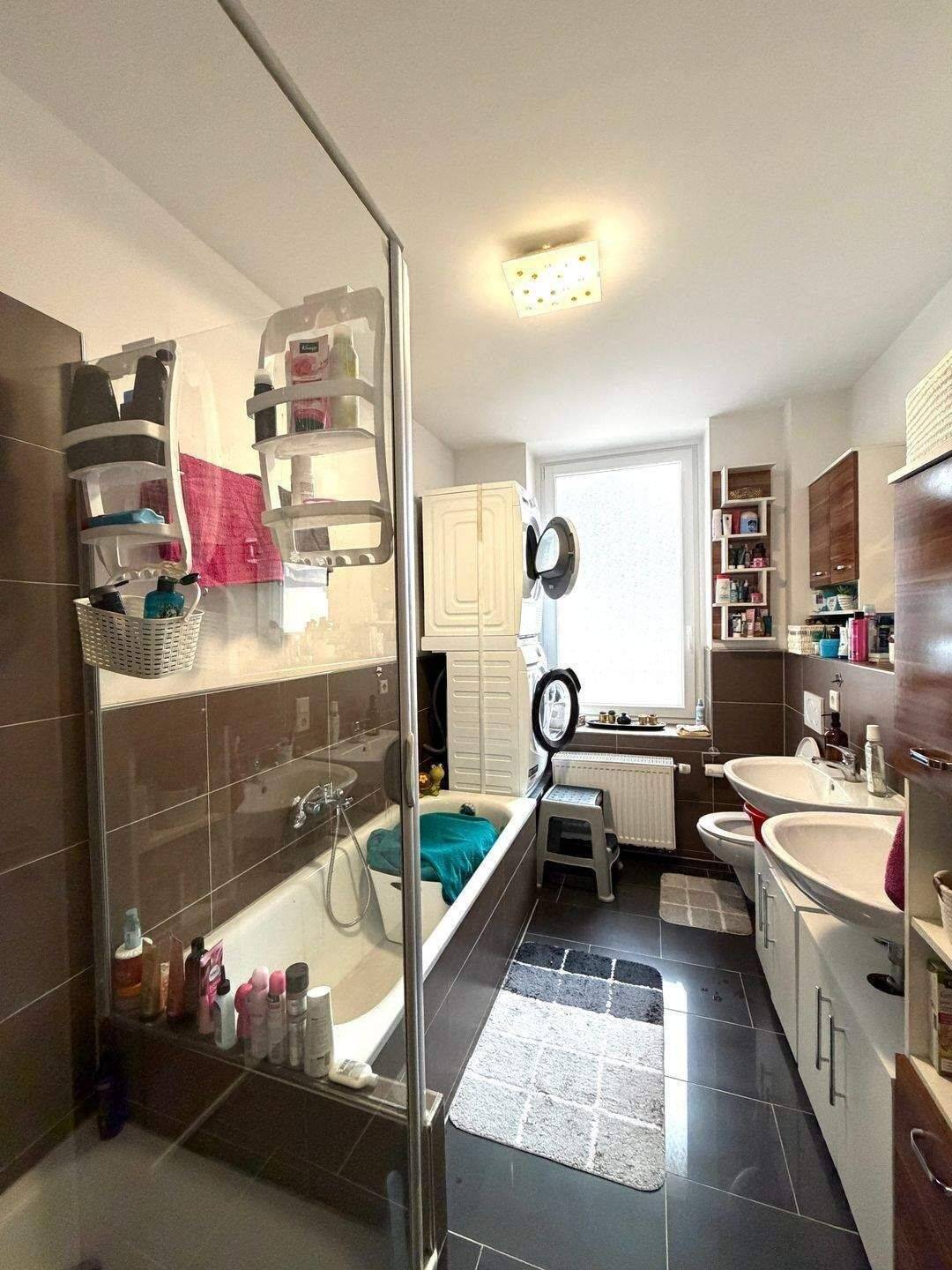 Sehr gutgeschnittene 4-Zimmer-Wohnung mit Garage, zwei Außenstellplätzen und zusätzlichem Lagerraum im Rückgebäude – Nürnberg – Vorschaubild 4