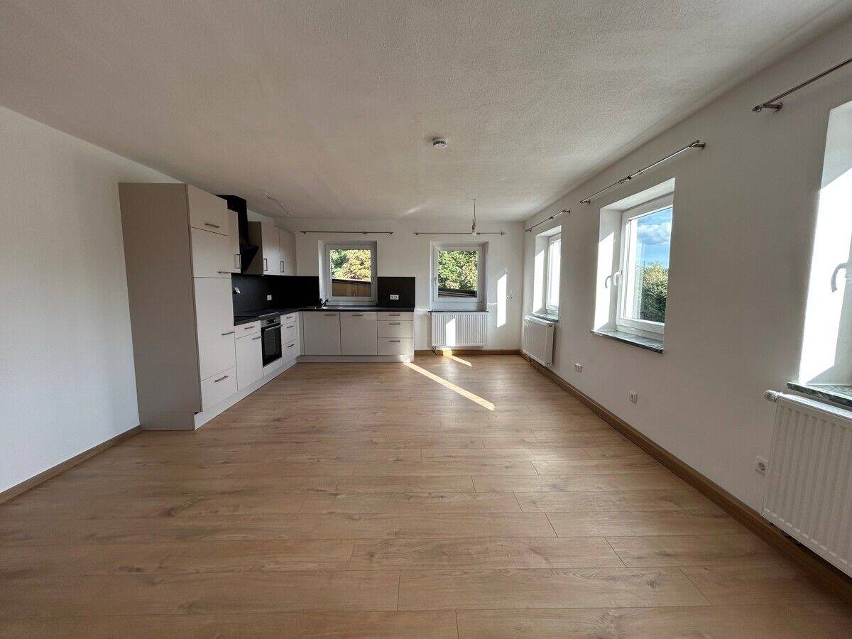 Großflächige 2-Zimmer-Wohnung zu vermieten!