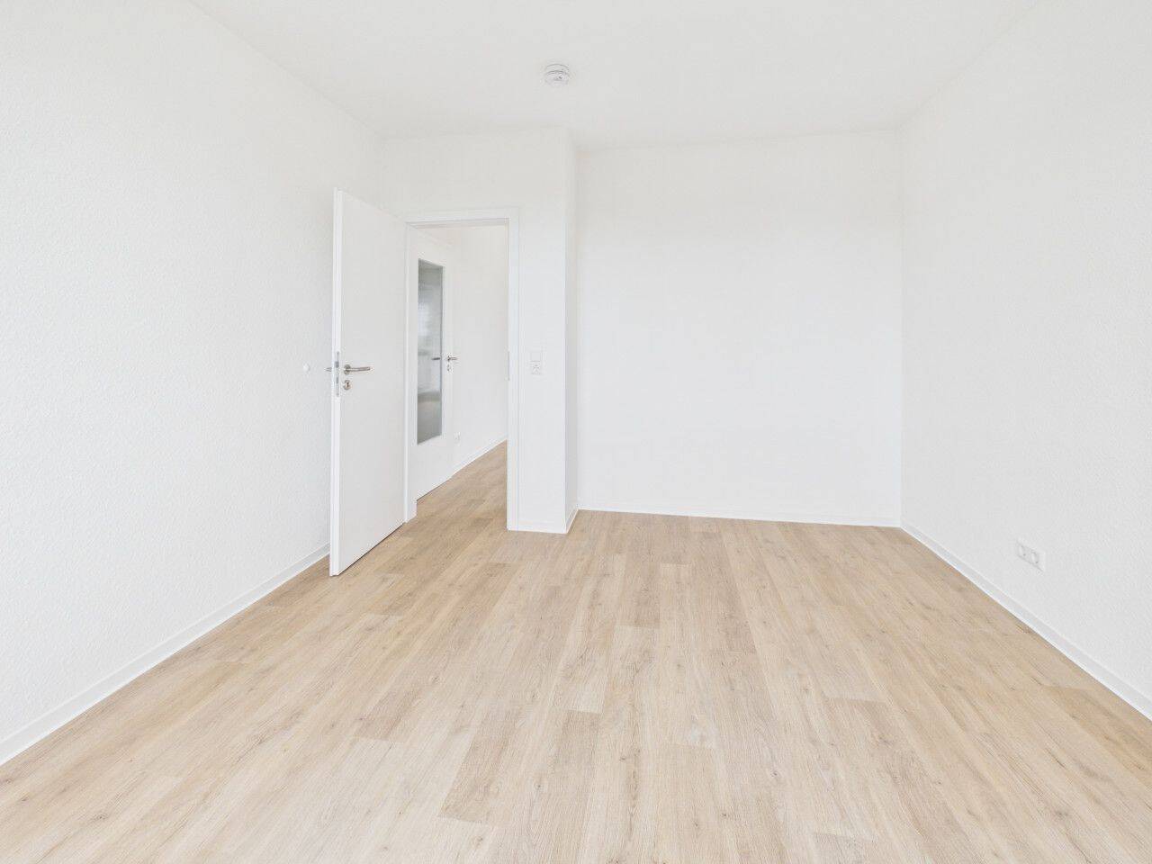 Erstbezug: 2-Zimmer mit großem Bad mit Wanne + Dusche nähe Zeisigwald! – Chemnitz – Vorschaubild 9
