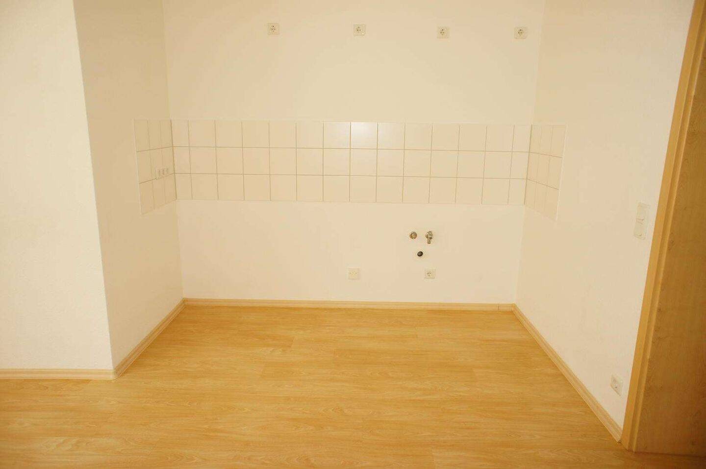Frei ab 1.9.26 - Offene Küche - Bad mit Fenster - Schlafen zum Innenhof ! – Chemnitz – Vorschaubild 4