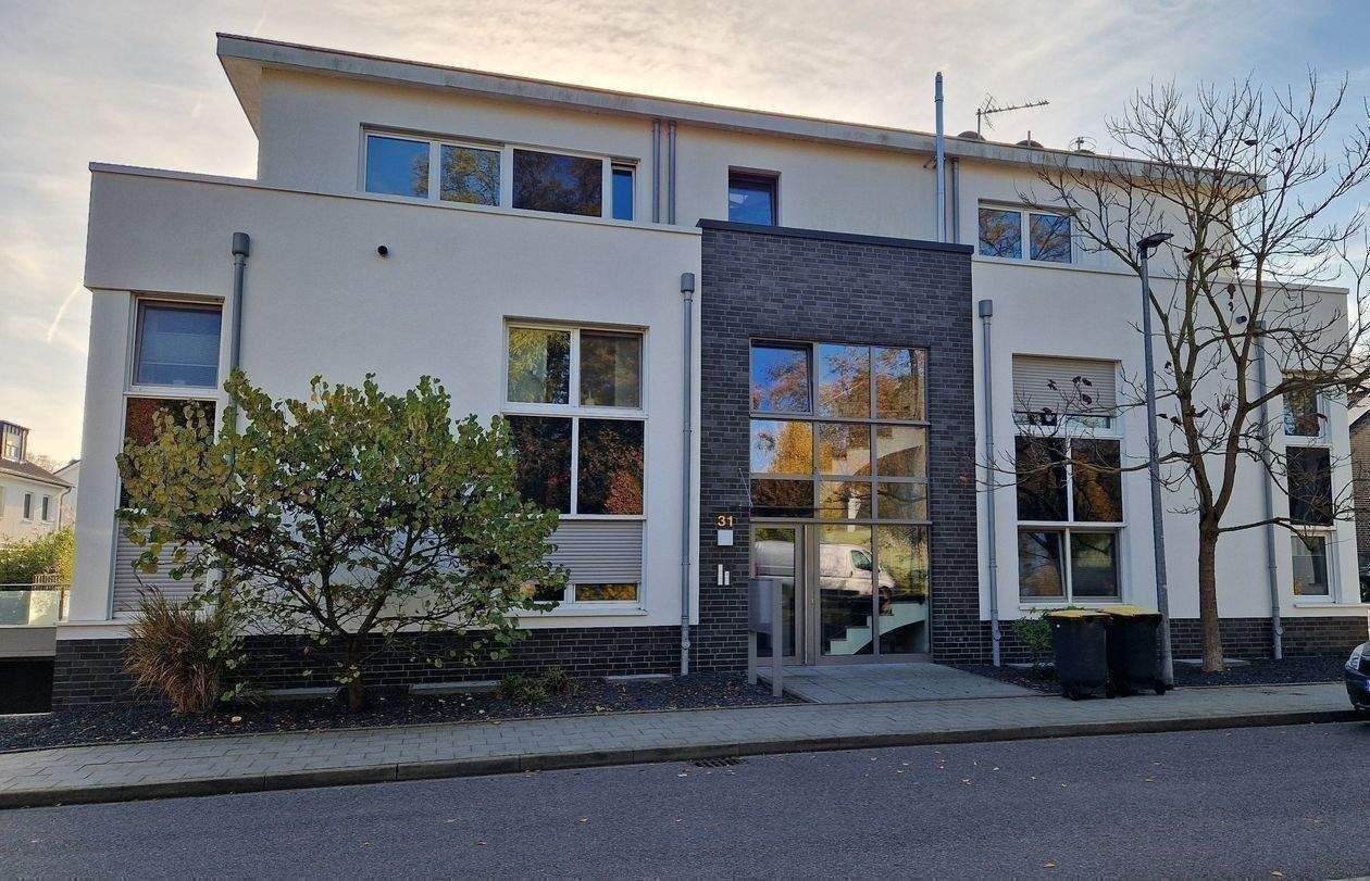 Traumhafte Etagenwohnung in nicht duplizierbarer Lage zum Nordpark gelegen ! Gemütliche Terrasse und 2 Stellplätze !