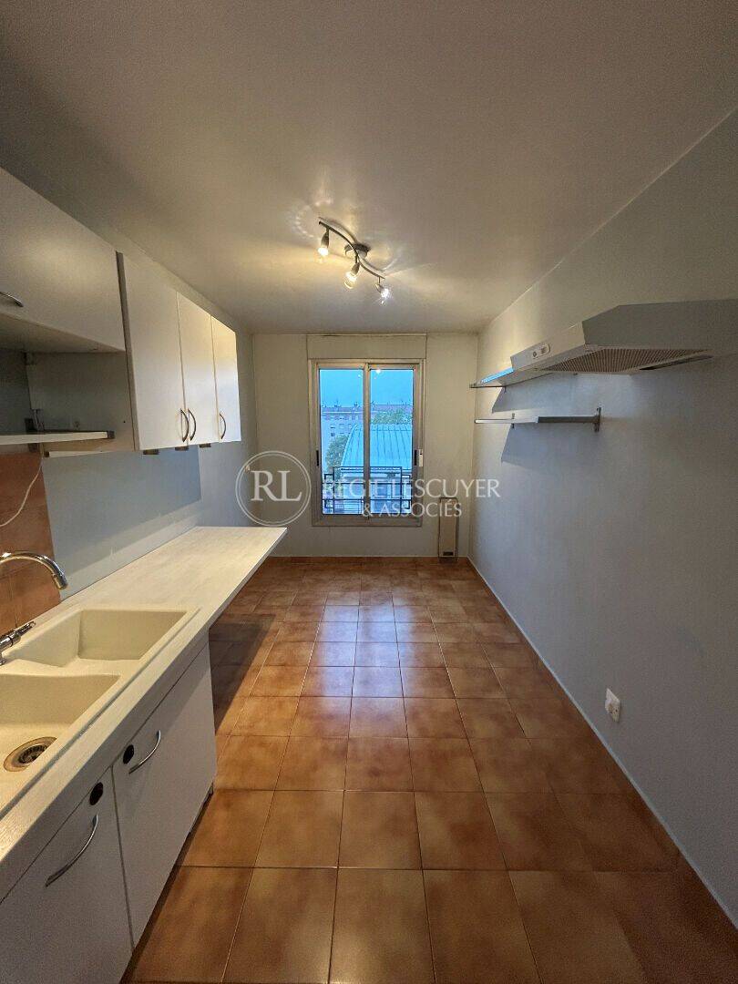 Appartement 3 pièces 72 m² · à Lyon 7ème Arrondissement · 71,8 m² · 1 000 €/mois