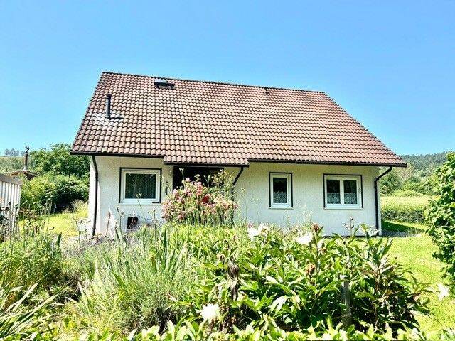 Gepflegtes Einfamilienhaus mit Terrasse, Doppelgarage und 700 M² wunderschönem Grundstück in Vacha-Oberzella