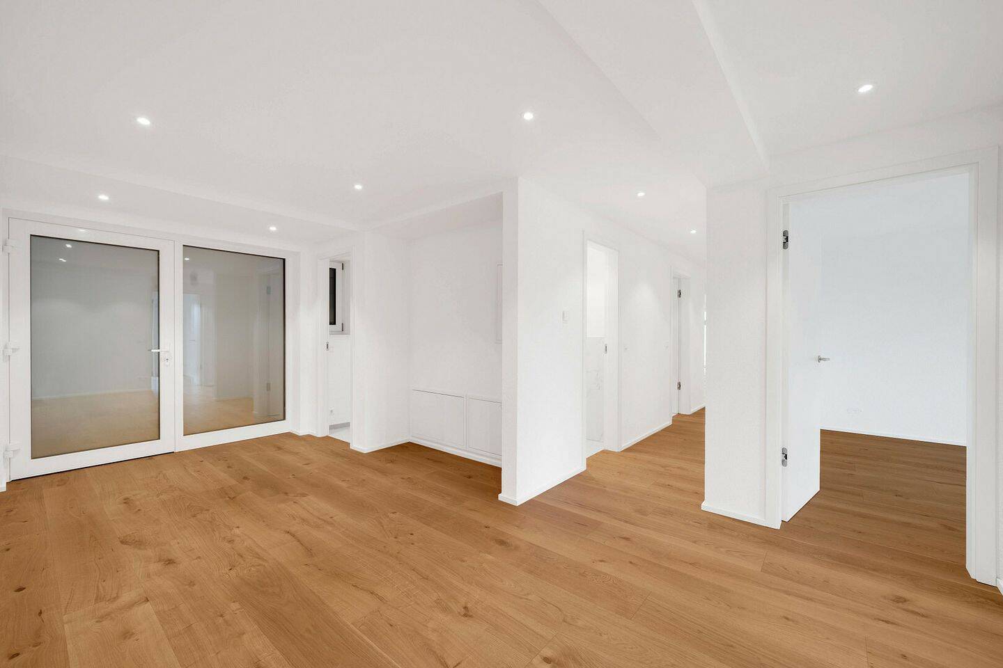 Provisionsfrei: 196 m² Erdgeschosswohnung mit Garten, großer Terrasse und A+ Energieeffizienz.