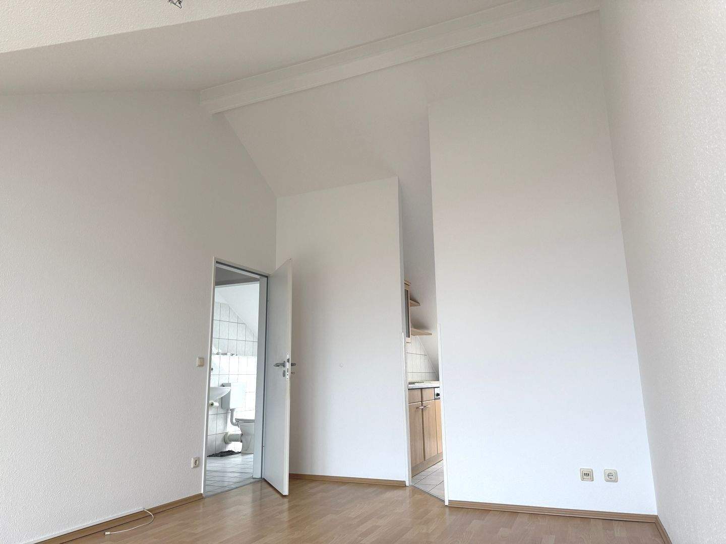 VERKAUFT: Perfekte erste Eigentumswohnung mit schöner Fernsicht und Top-Lage – Jena – Vorschaubild 3