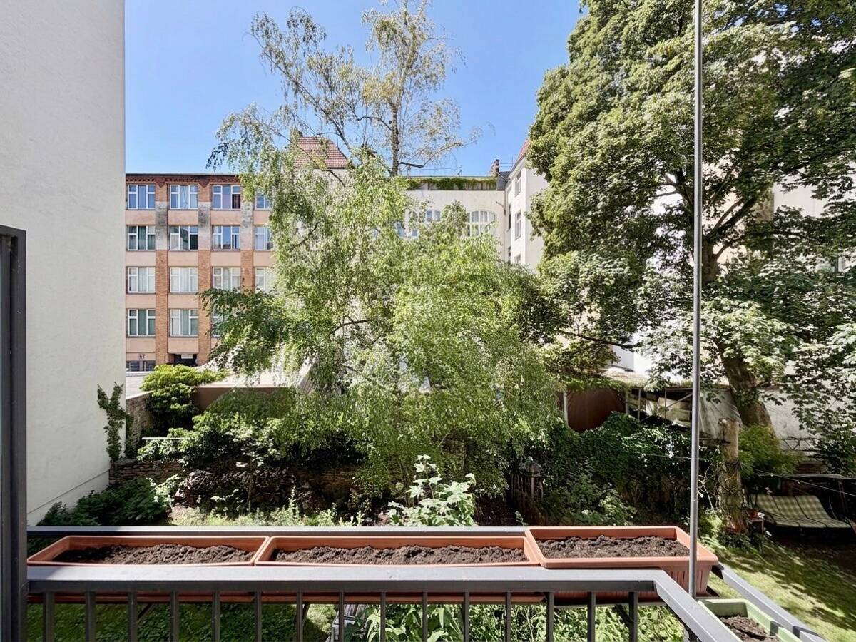 Idyllisch gelegene Altbauwohnung mit Balkon im Reuterkiez – 12047 Berlin – Bild 1 von 9