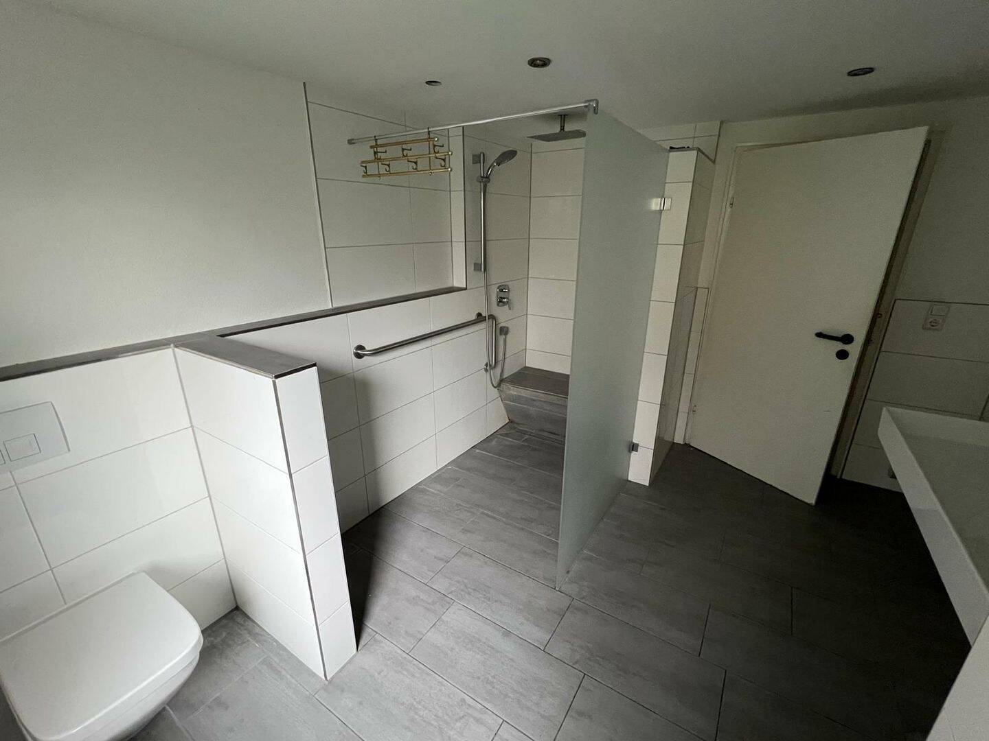 Großzügiges 12-Zimmer-Haus mit Entwicklungspotenzial - ideal für Kapitalanleger, Monteurvermietung – Sachsenheim – Vorschaubild 5