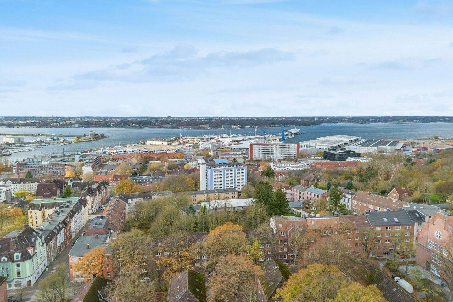 Gepflegtes Mehrfamilienhaus mit 9 Wohneinheiten und solider Rendite in Kiel-Dietrichsdorf – Kiel – Vorschaubild 2