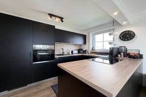 Moderne 3 Zi. Erdgeschosswohnung mit Balkonterrasse, Panoramablick & PKW Stellplatz in ruhiger Lage – 86643 Rennertshofen – Vorschaubild 4