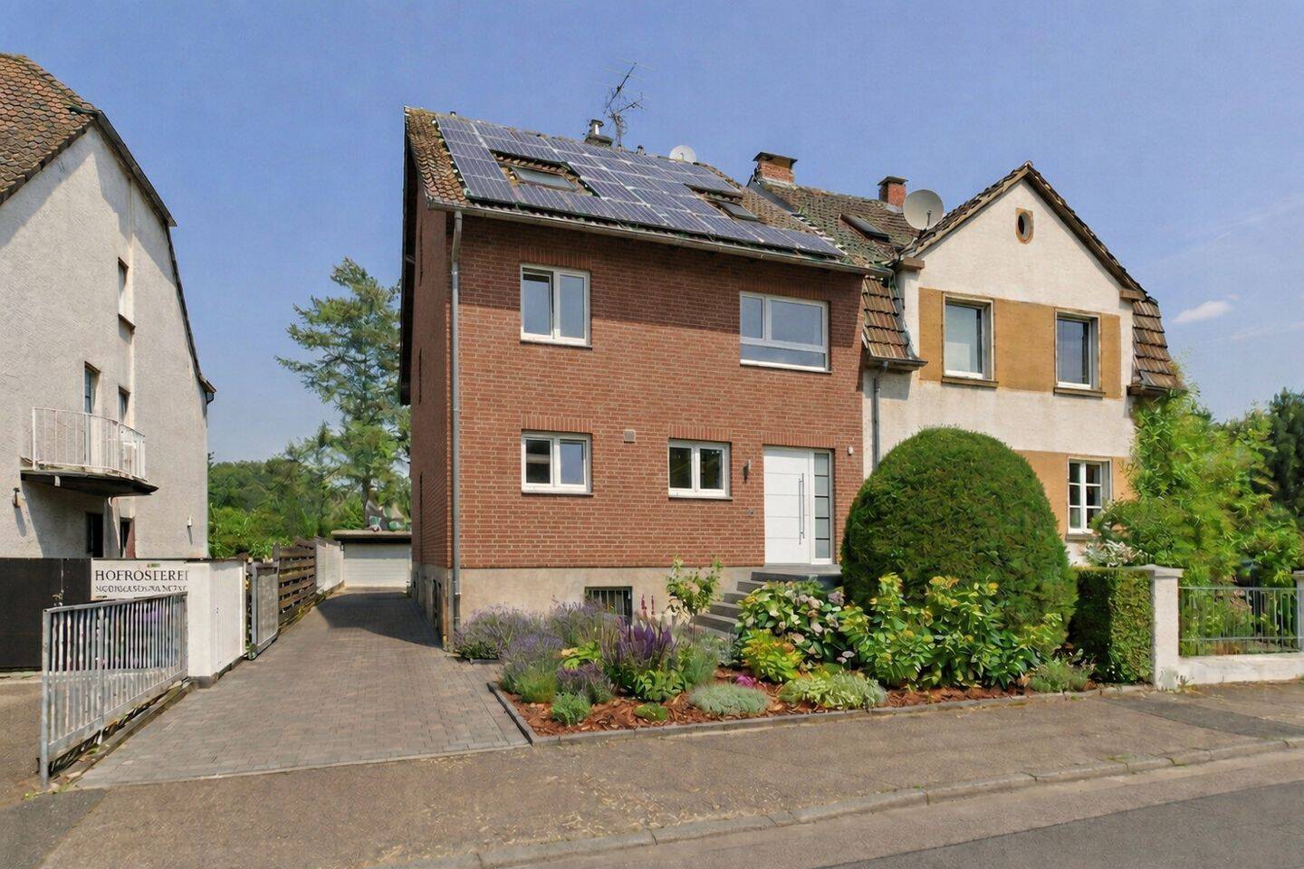 Wohnen am Gierather Wald: Doppelhaushälfte mit PV-Anlage und großem Garten – Köln – Vorschaubild 3
