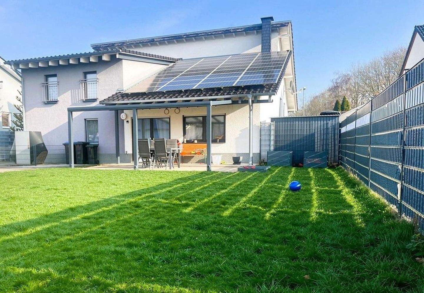 Zweifamilienhaus mit Doppelgarage in Top Lage von Schönenberg-Kübelberg – Schönenberg-Kübelberg – Bild 1 von 9