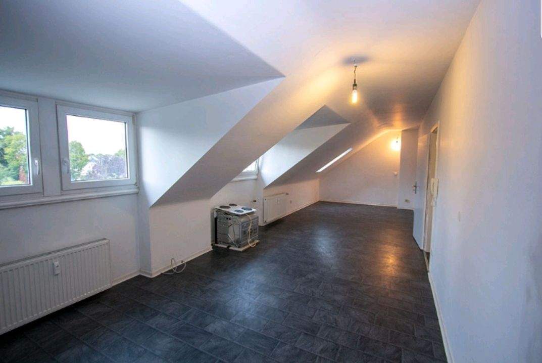 Provisionsfreie Dachgeschosswohnung in Mönchengladbach - Lukrative Kapitalanlage mit Potenzial!