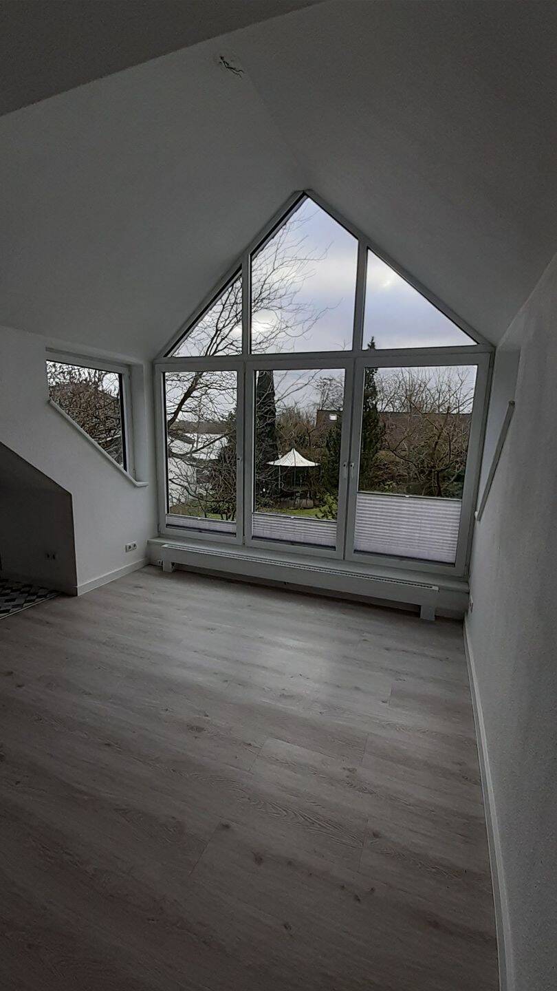 Außergewöhnliche 2,5-Zimmer-Wohnung mit großzügiger Dachterrasse, Einbauküche und stilvollem Wohnambiente – Bremen – Vorschaubild 7