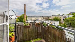 Helle Dachgeschosswohnung mit sonnigem Balkon unweit der Innenstadt