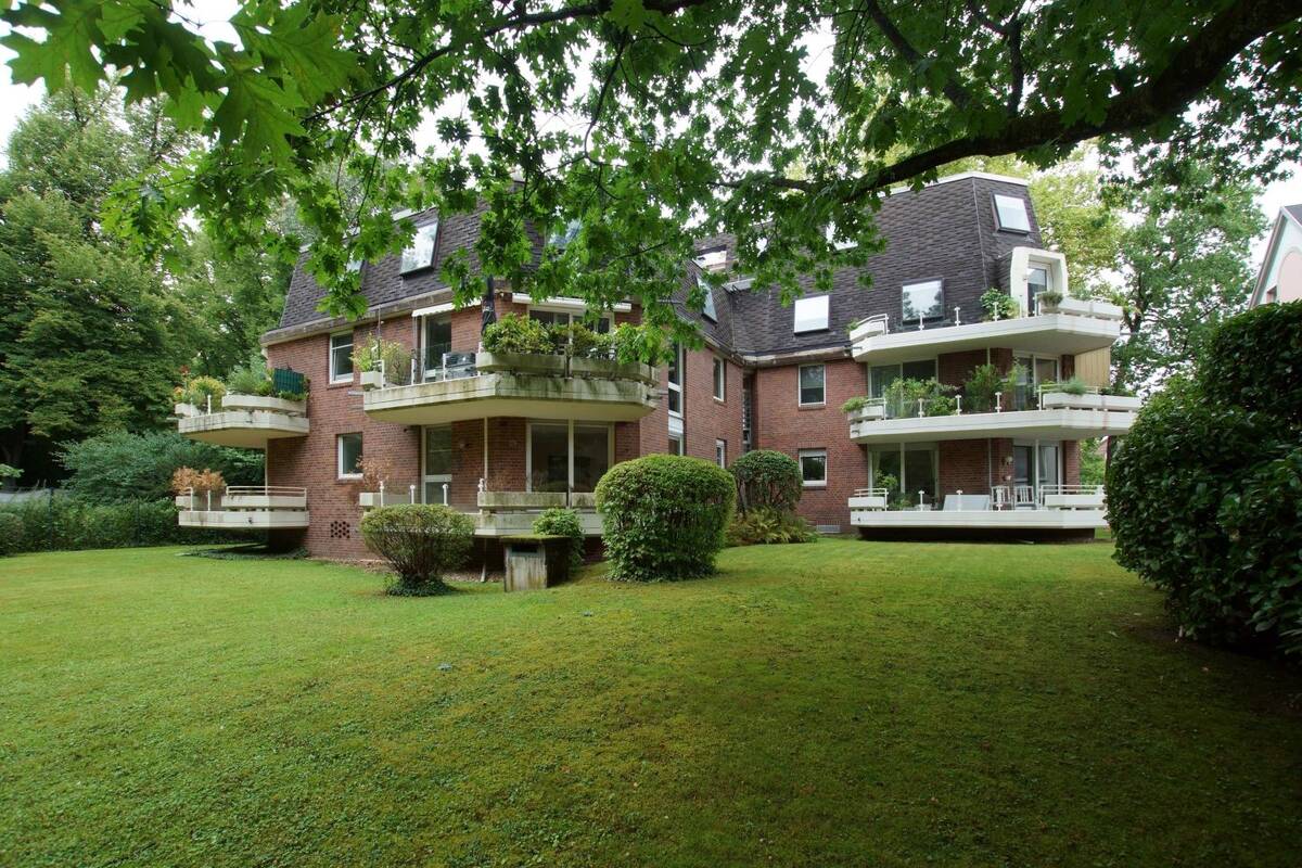 WOHNEN AM WALD UND LEBEN IN DER STADT-EIGENTUMSWOHNUNG IN DER PERFEKTEN LAGE – 40625 Düsseldorf – Bild 1 von 9