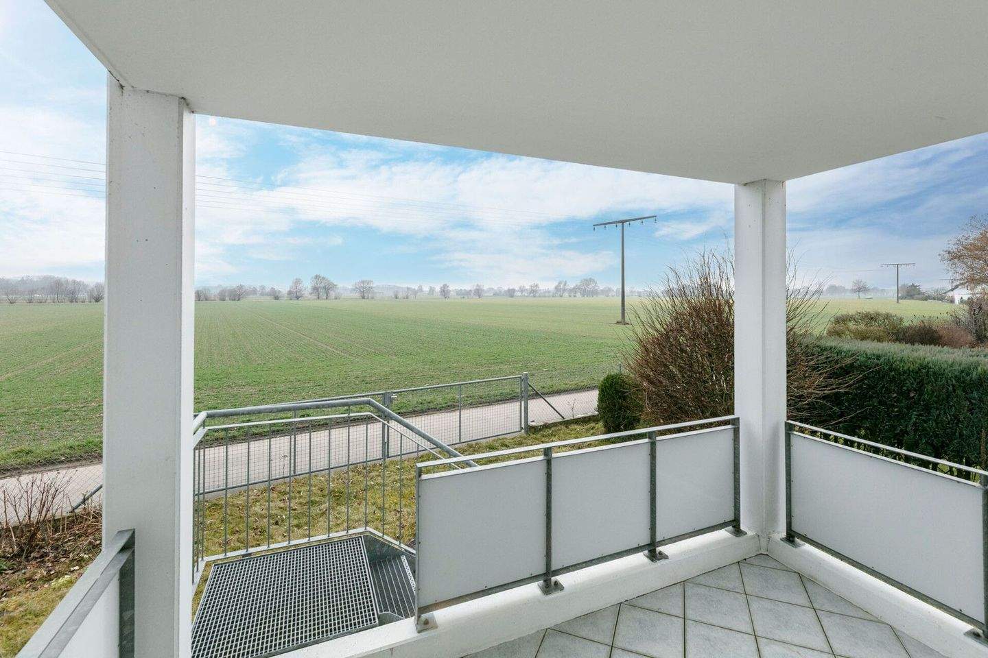 Helle 3-Zimmer-Wohnung im Erdgeschoss mit Balkon und direktem Gartenzugang – Neu-Ulm – Vorschaubild 9