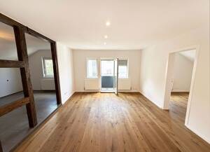 S-MITTE: Modernisierte Dachgeschoss-Wohnung in begehrter Lage