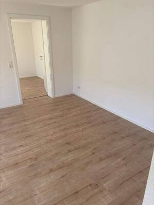 Modern & zeitlos wohnen – attraktive 2-Zimmer-Dachgeschosswohnung in Offenbach zu vermieten – 63065 Offenbach am Main – Vorschaubild 3