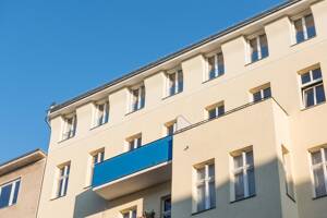 Erstattung der Erwerbsnebenkosten: Vermietete 2-Zimmerwohnung mit Balkon im lebendigen Akazienkiez – 10781 Berlin – Vorschaubild 4