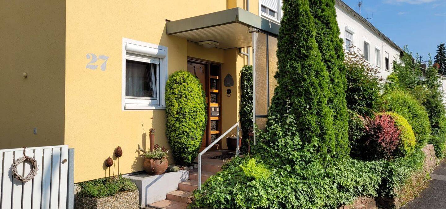 Schönes Reiheneckhaus mit großem romantischem Garten und großzügiger Garage in zentrumsnaher Lage – Tauberbischofsheim – Vorschaubild 2