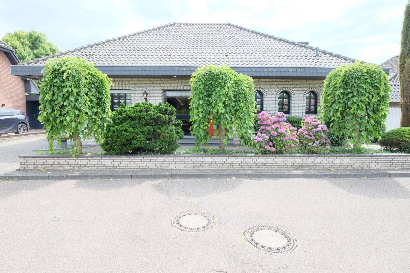 Freistehendes Einfamilienhaus mit Keller, Garage und großzügigem Garten – Kranenburg – Vorschaubild 3