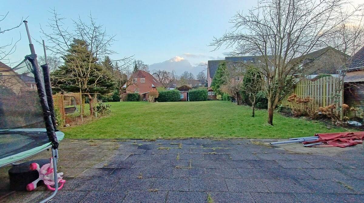 Charmantes Einfamilienhaus mit zusätzlichem Bauplatz – 22159 Hamburg – Bild 1 von 9