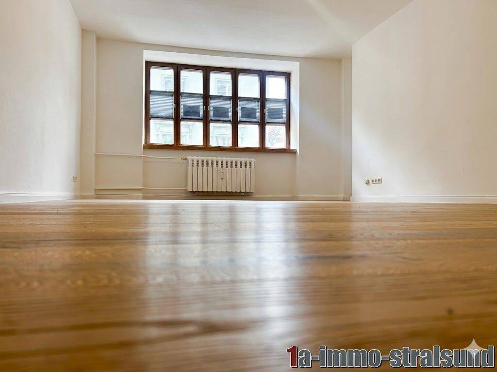 Große sanierte 2-Raum-Wohnung mit Fahrstuhl in der Stralsunder Innenstadt – Stralsund – Vorschaubild 2