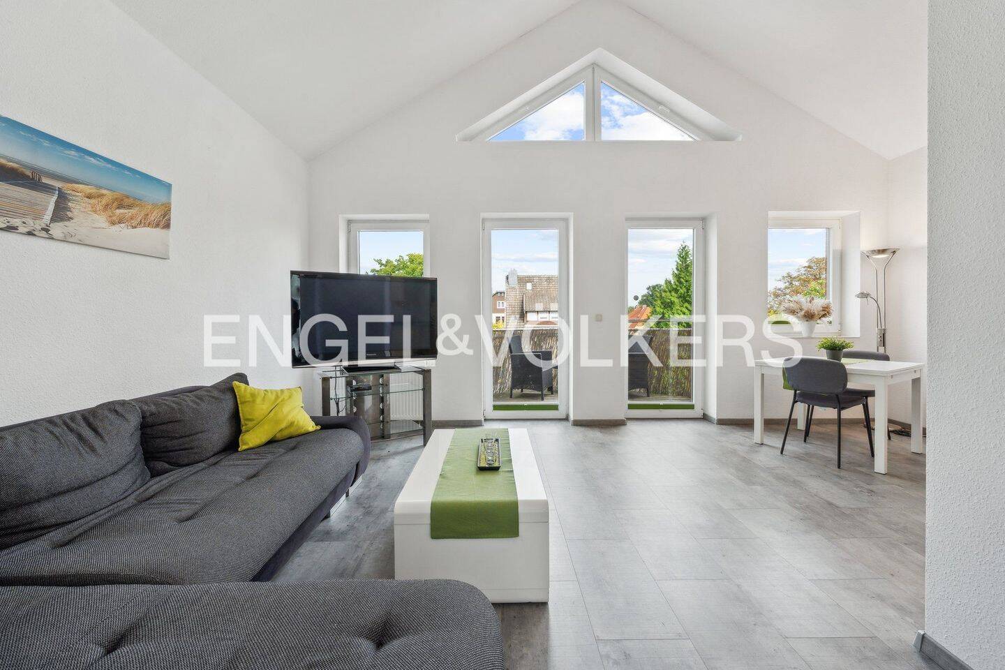 Charmante Maisonette-Wohnung: Stilvoll möblierte 2-Zimmer-Wohnung mit einzigartigem Wohnambiente
