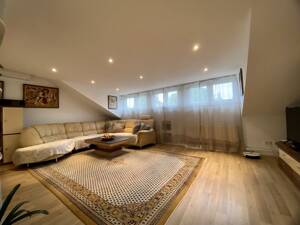 Elegante DG-Wohnung mit Einbauküche und Balkon - Wohnen mit Anspruch – 70565 Stuttgart – Vorschaubild 3