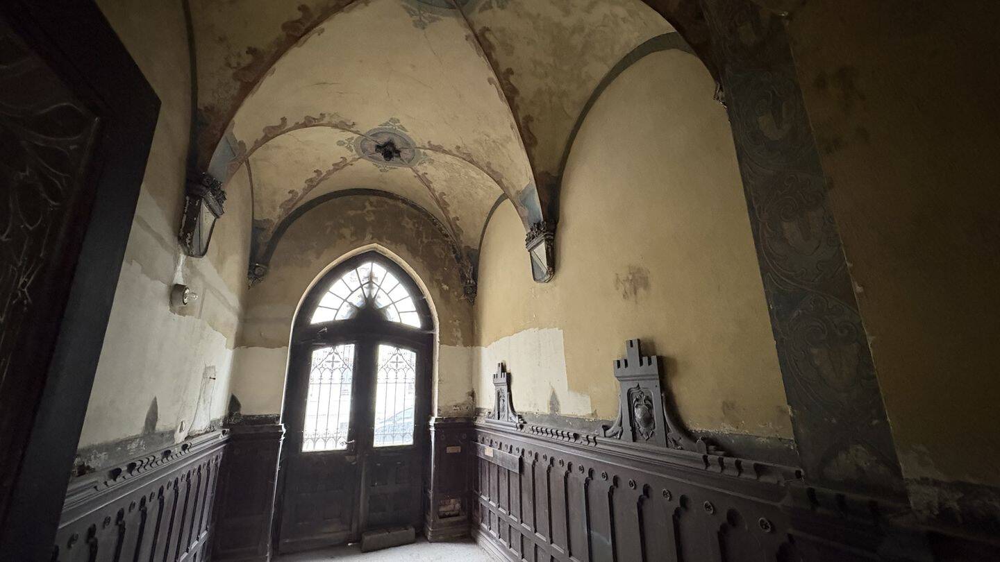 Stilvolles Denkmal mit ca. 800 m² Wohnfläche und herausragendem Entwicklungspotenzial. – Greiz – Bild 1 von 9