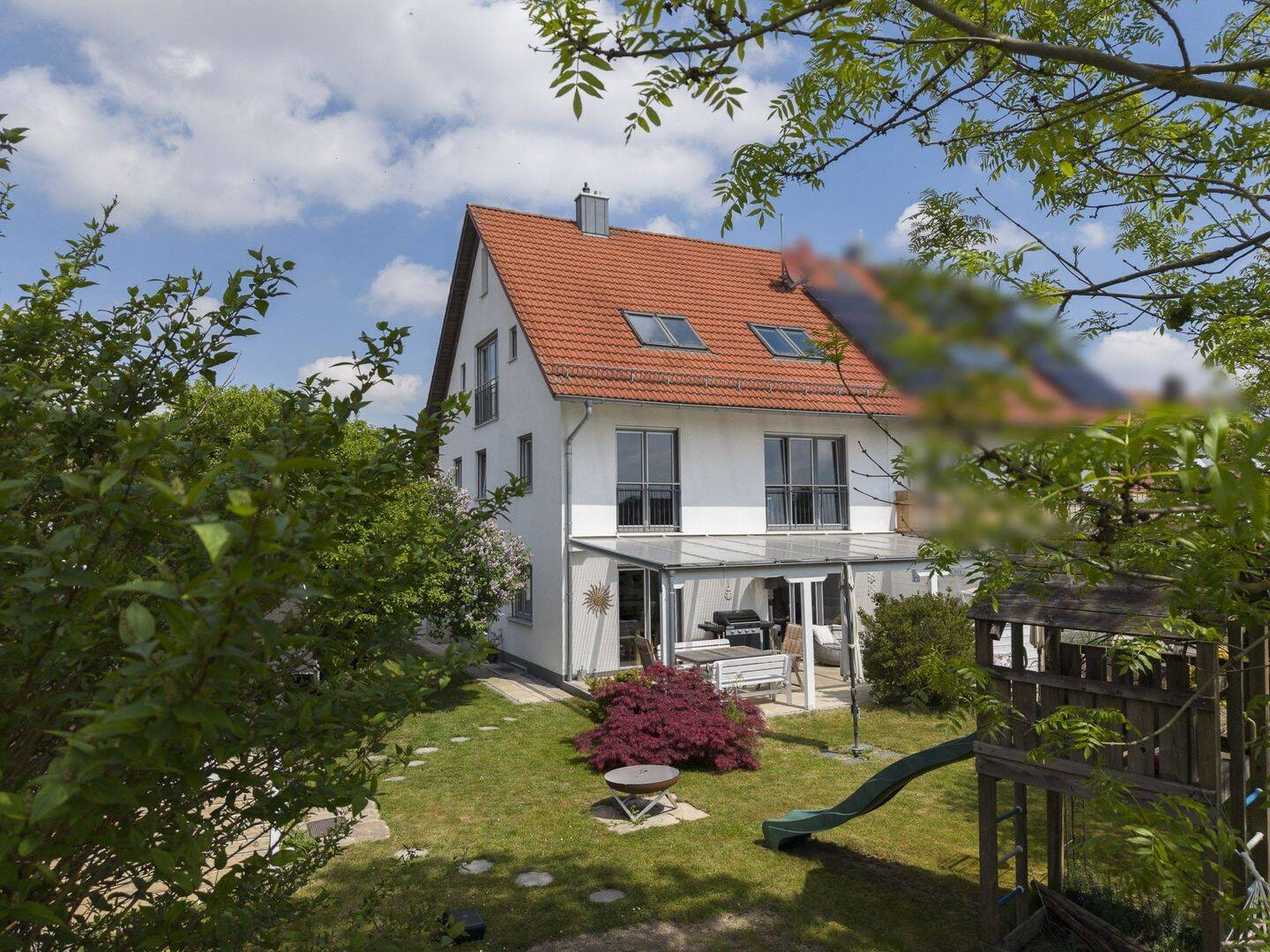 Doppelhaushälfte mit Doppelgarage in Hallbergmoos – Hallbergmoos – Bild 1 von 9