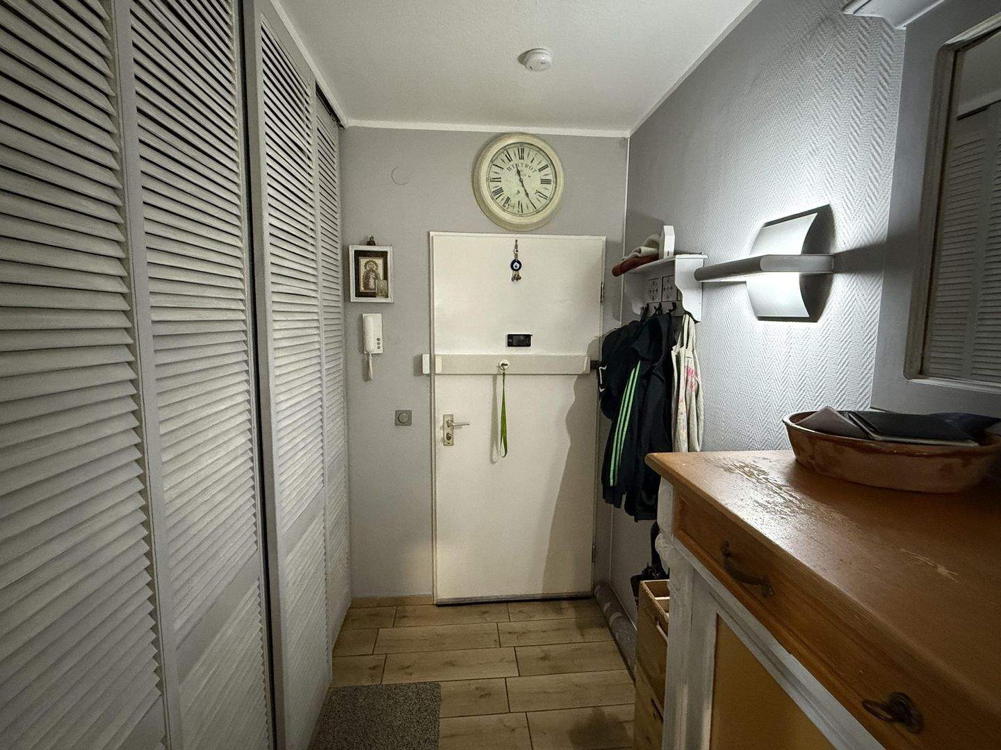 Helle 2-Zimmer-Wohnung mit zwei Balkonen und Aufzug in zentraler Lage – Krefeld – Vorschaubild 3