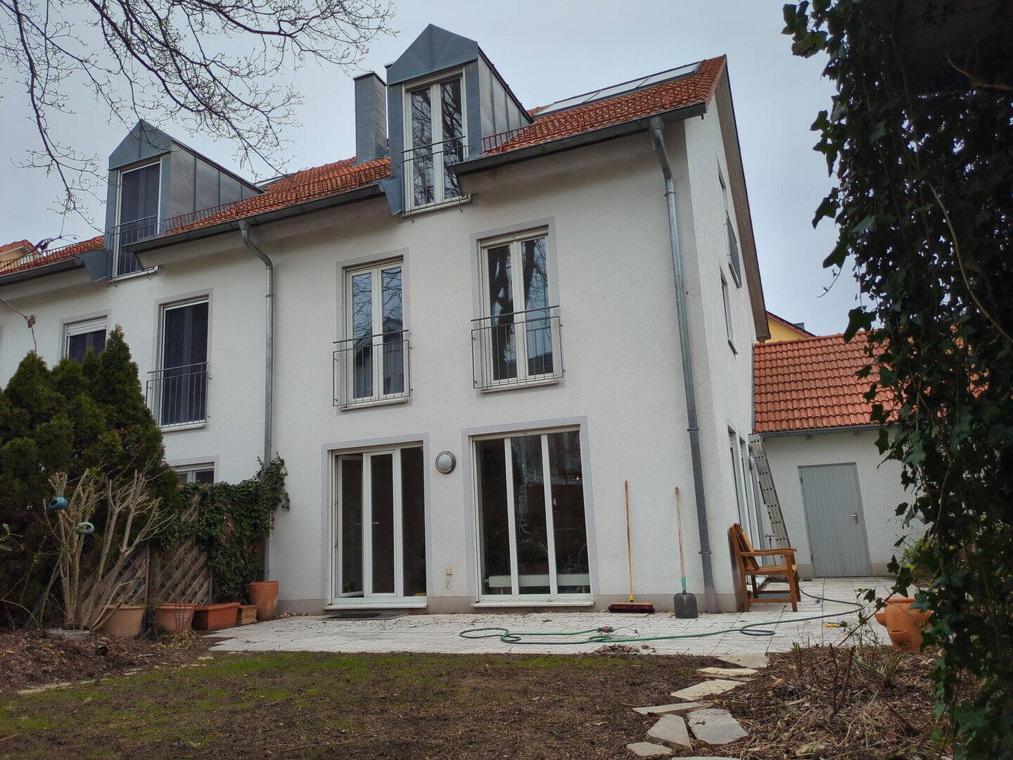 schön ruhig und doch zentral in Erding: komplettes Einfamilienhaus mit Garten – Erding – Bild 1 von 9