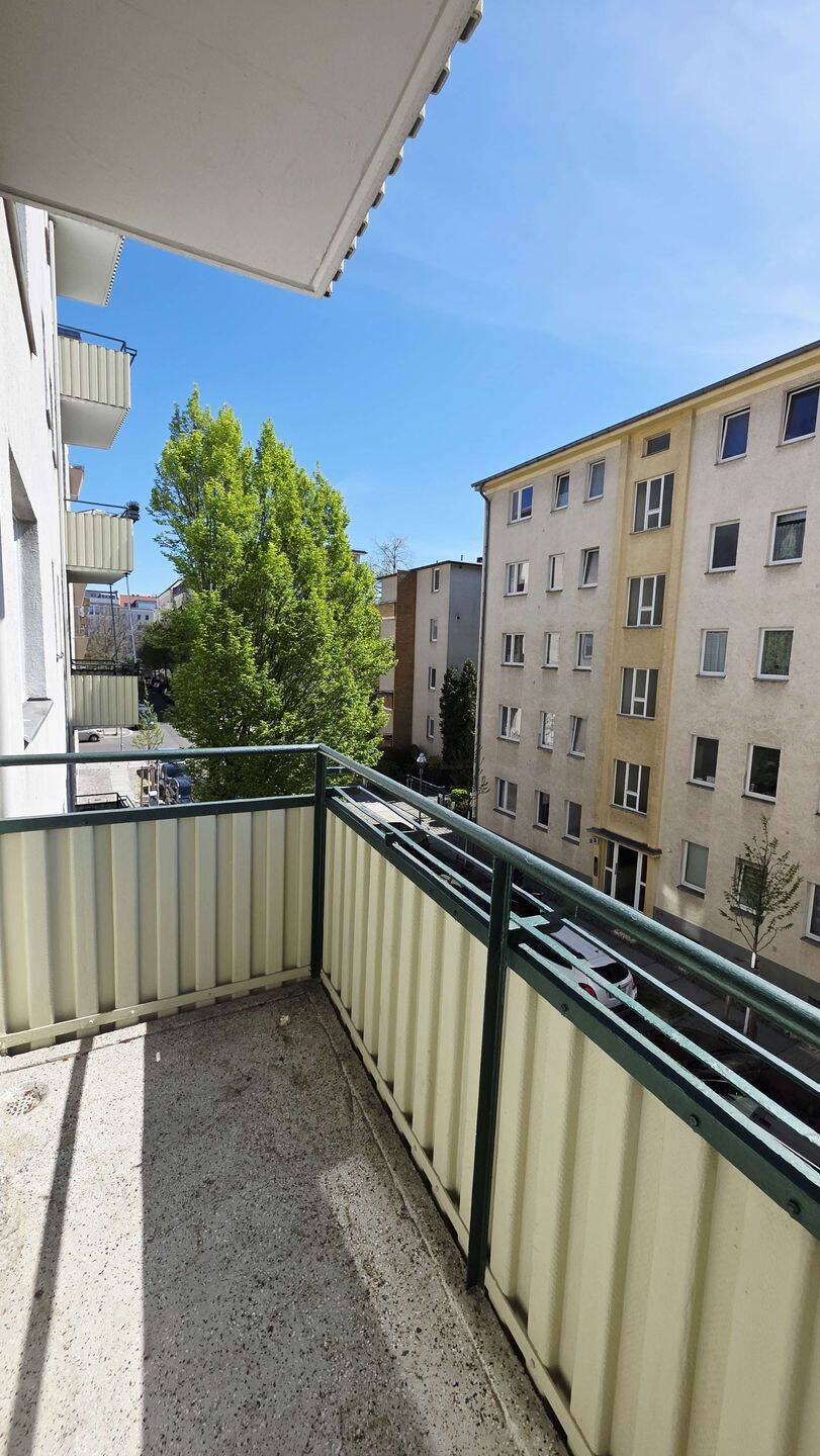 Freie 3-Zimmer-Wohnung mit Südbalkon und Aufzug nahe Spree und Schloss Charlottenburg! – Berlin – Vorschaubild 4