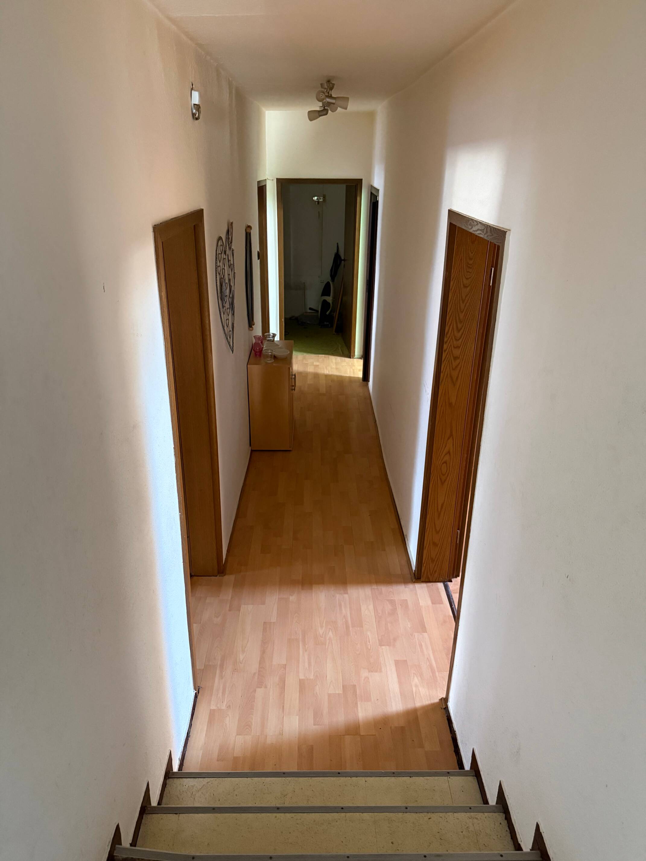 Teilmöblierte helle Wohnung
