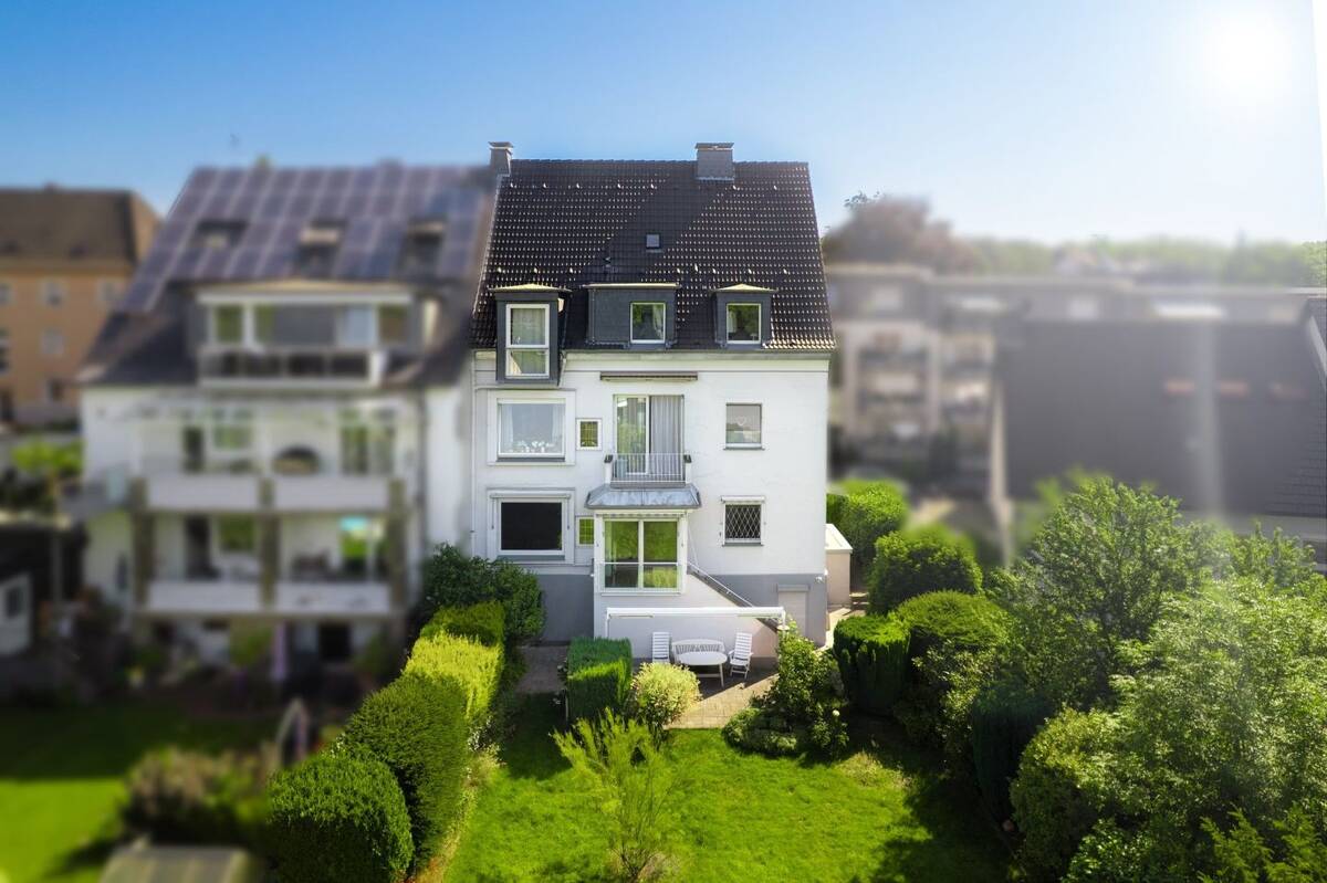 Eigenheim & Kapitalanlage - Gepflegtes 4-Familienhaus mit traumhaften Garten in begehrter Wohnlage! – 44789 Bochum – Bild 1 von 9