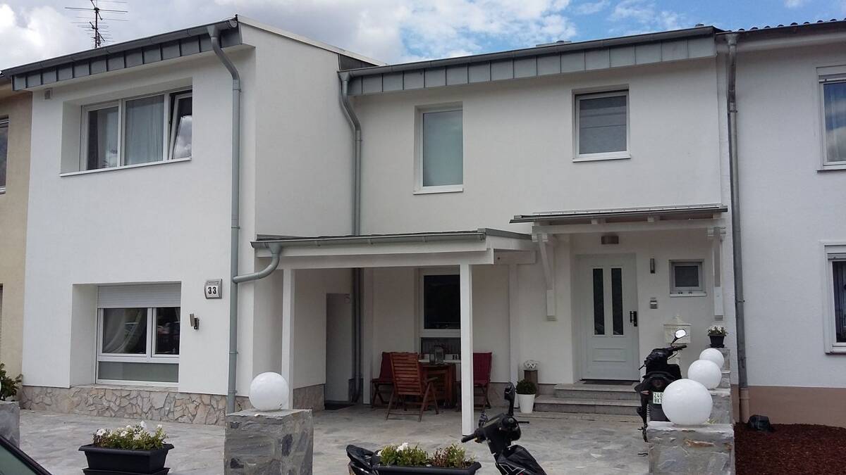 Kölner Familienhaus mit Appartments Lukrative AIRBNB Lizenz in Toplage – 51063 Köln – Bild 1 von 9